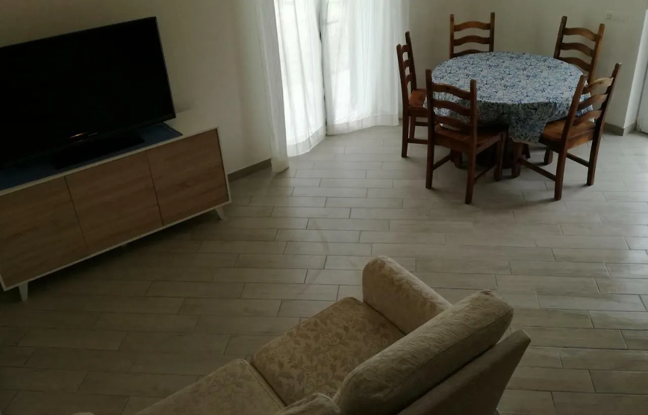 Levanto House 0*,